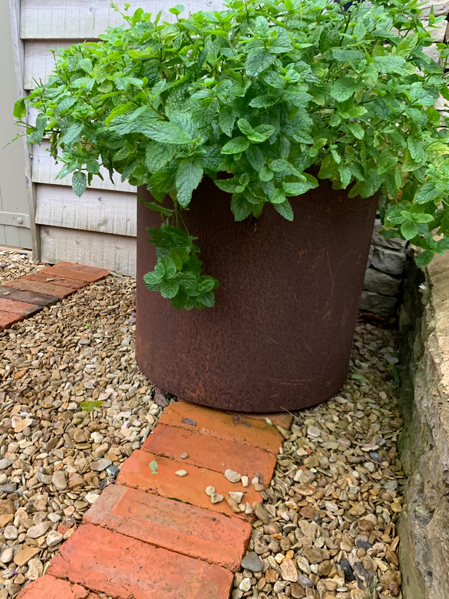 Circular planter